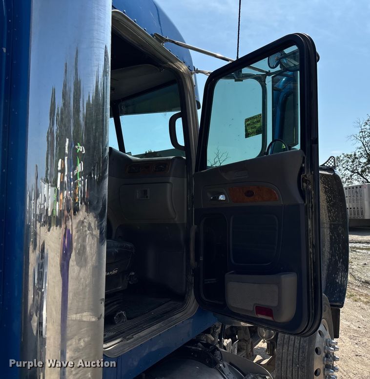 image for item YA0948 2007 Peterbilt 379 semi truck
