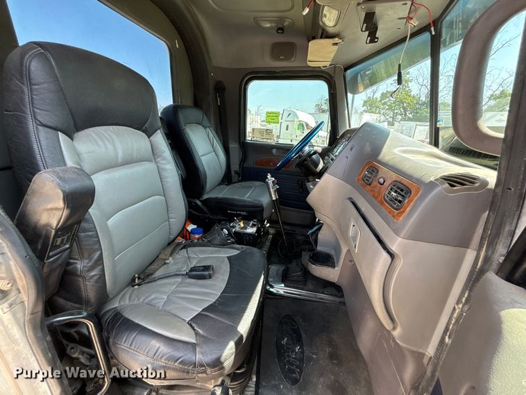 image for item YA0948 2007 Peterbilt 379 semi truck
