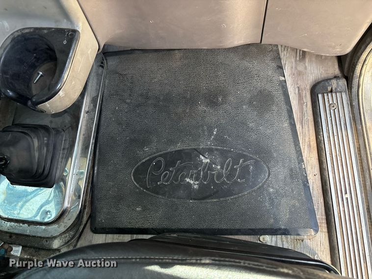 image for item YA0948 2007 Peterbilt 379 semi truck