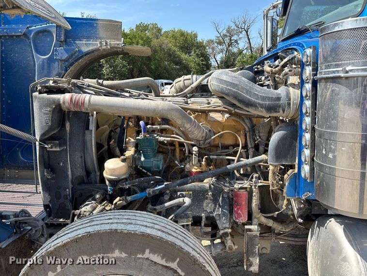 image for item YA0948 2007 Peterbilt 379 semi truck