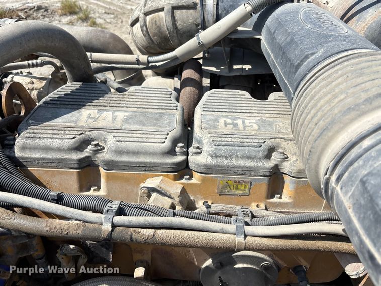 image for item YA0948 2007 Peterbilt 379 semi truck