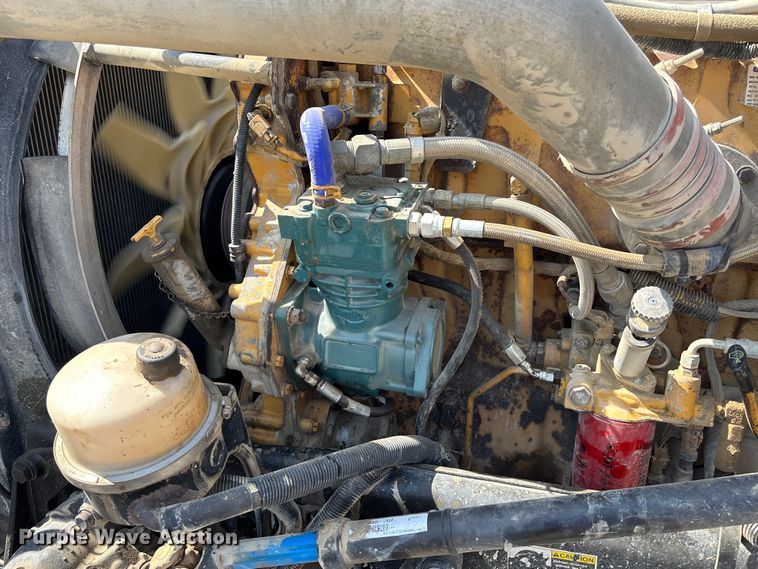 image for item YA0948 2007 Peterbilt 379 semi truck