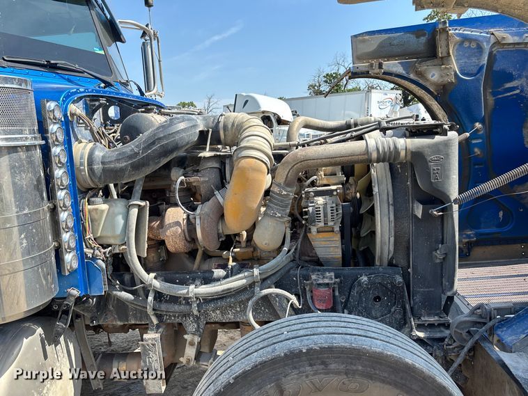 image for item YA0948 2007 Peterbilt 379 semi truck