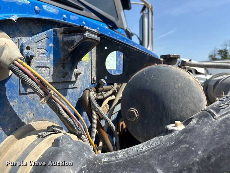 image for item YA0948 2007 Peterbilt 379 semi truck