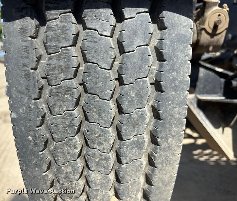 image for item YA0948 2007 Peterbilt 379 semi truck