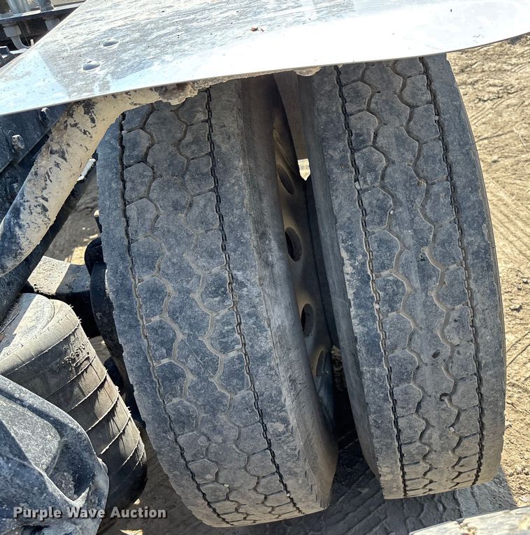 image for item YA0948 2007 Peterbilt 379 semi truck