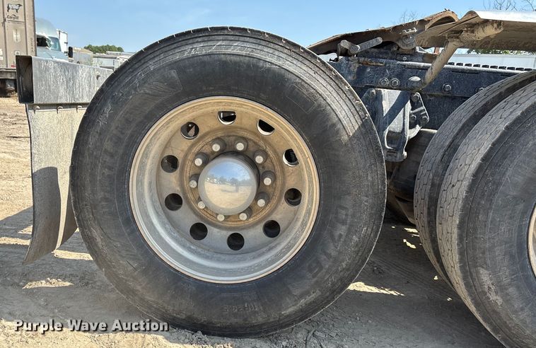 image for item YA0948 2007 Peterbilt 379 semi truck