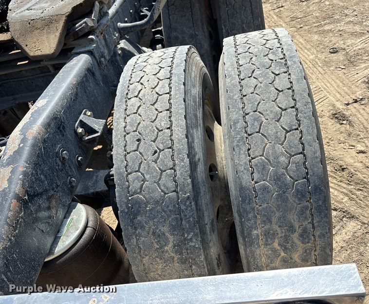 image for item YA0948 2007 Peterbilt 379 semi truck