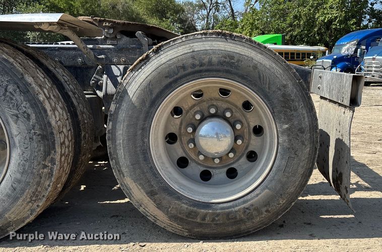 image for item YA0948 2007 Peterbilt 379 semi truck