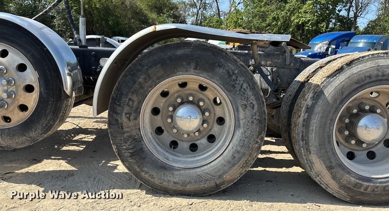 image for item YA0948 2007 Peterbilt 379 semi truck