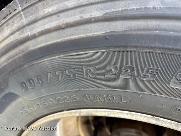 image for item YA0955 2018 Vanguard  REM VXP dry van trailer