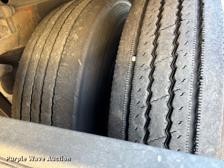 image for item YA0955 2018 Vanguard  REM VXP dry van trailer