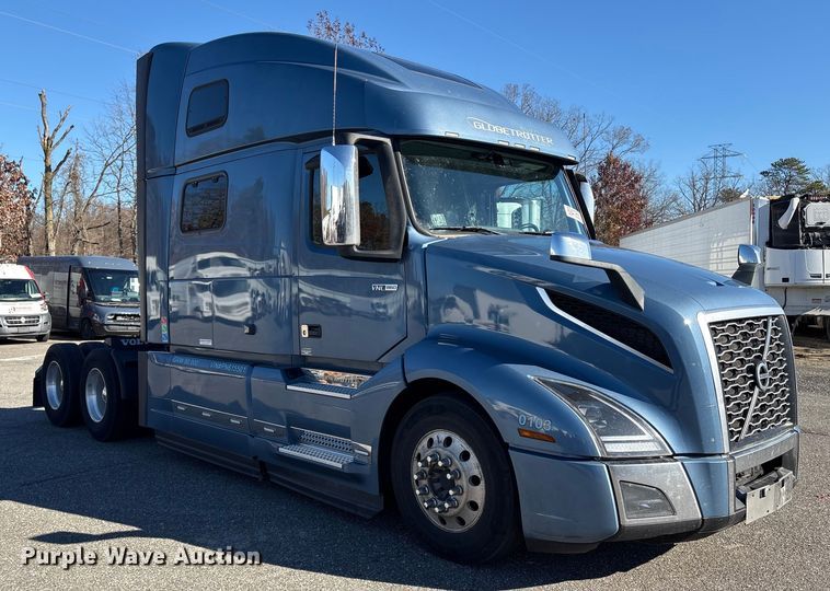 image for item YA0956 2023 Volvo VNL semi truck