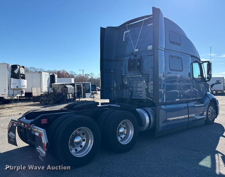 image for item YA0956 2023 Volvo VNL semi truck