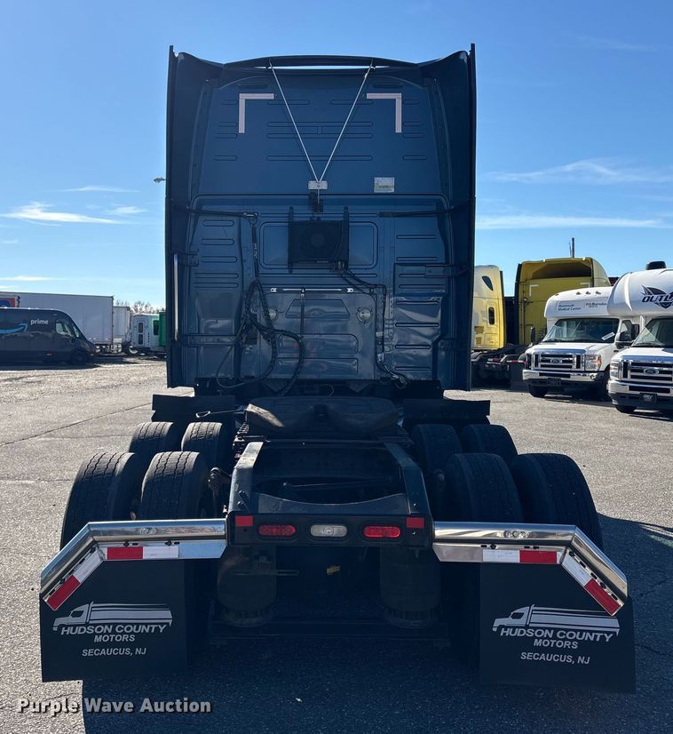 image for item YA0956 2023 Volvo VNL semi truck