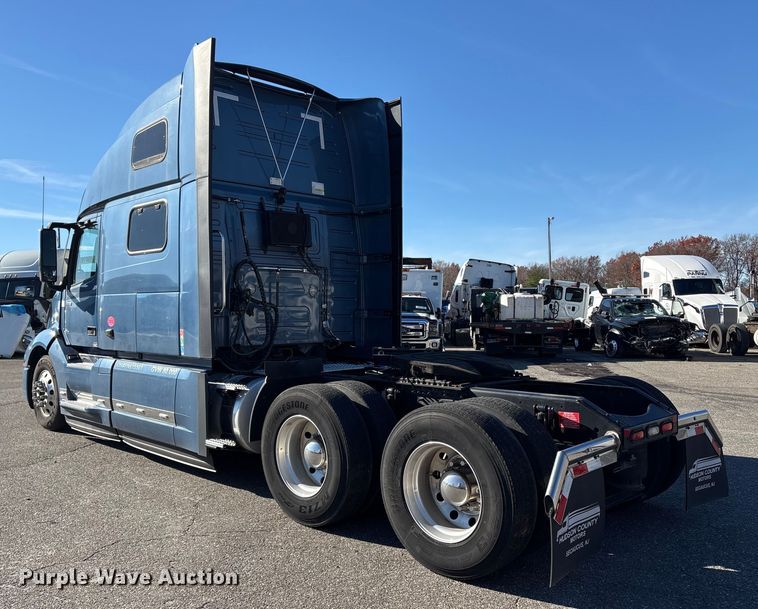 image for item YA0956 2023 Volvo VNL semi truck