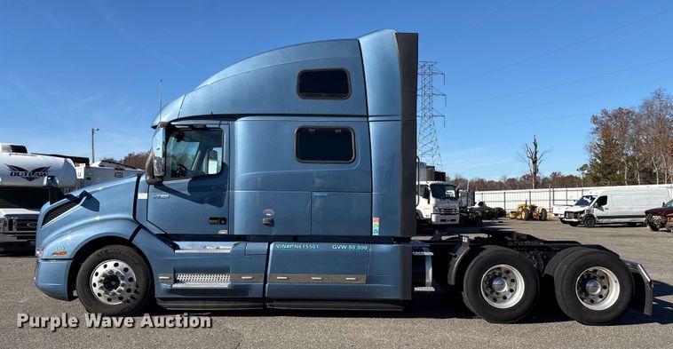 image for item YA0956 2023 Volvo VNL semi truck