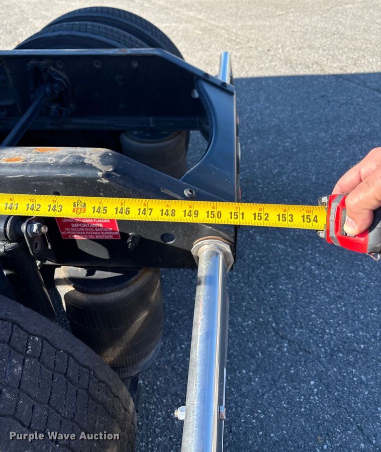 image for item YA0956 2023 Volvo VNL semi truck