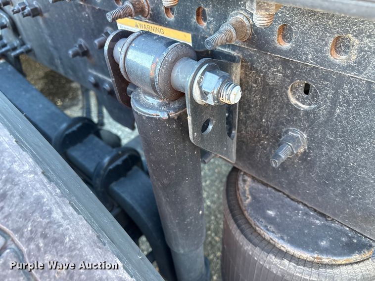 image for item YA0956 2023 Volvo VNL semi truck