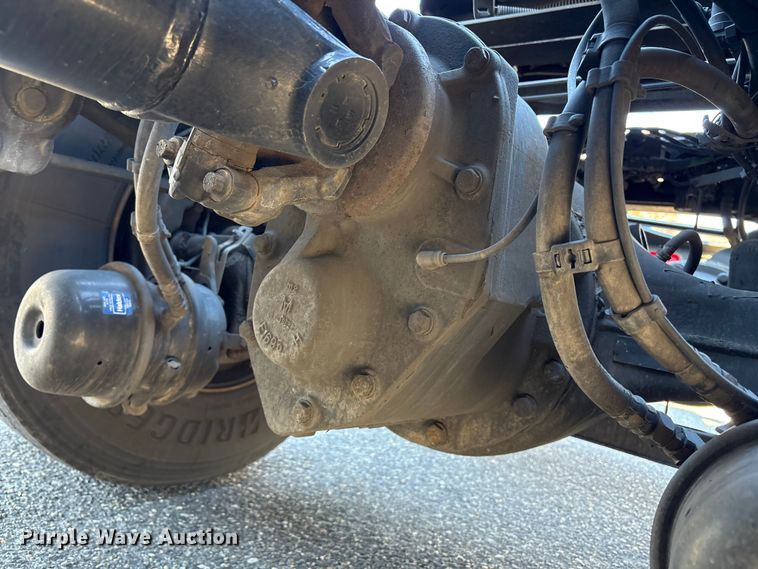 image for item YA0956 2023 Volvo VNL semi truck