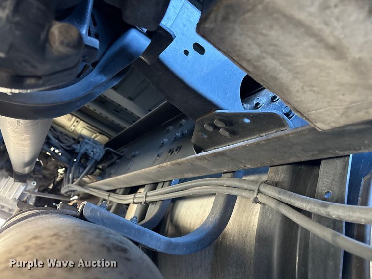 image for item YA0956 2023 Volvo VNL semi truck