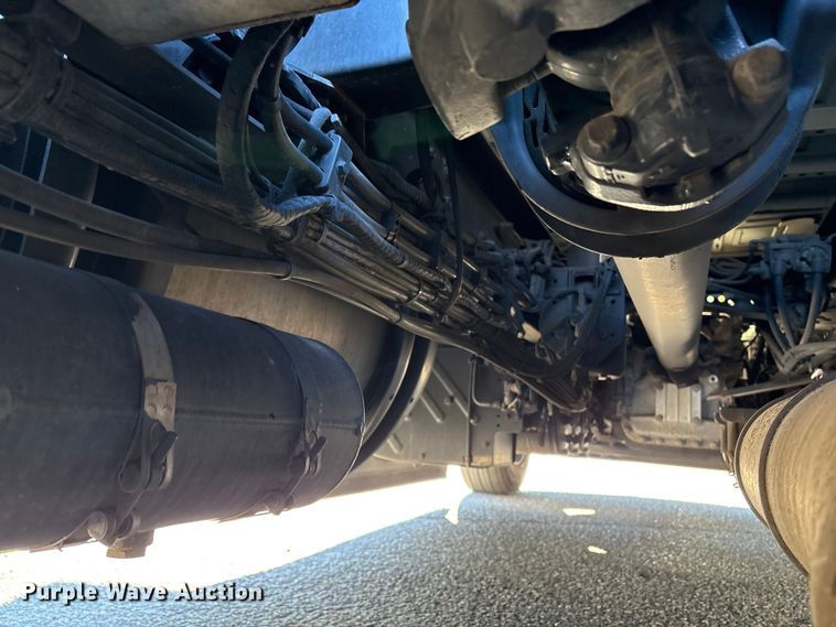 image for item YA0956 2023 Volvo VNL semi truck