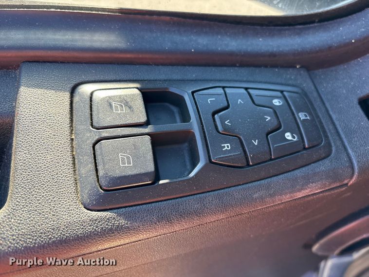 image for item YA0956 2023 Volvo VNL semi truck