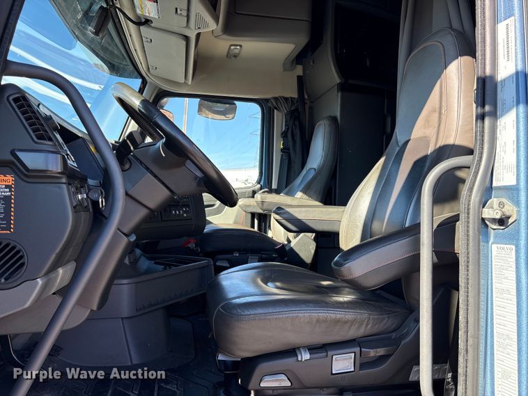 image for item YA0956 2023 Volvo VNL semi truck