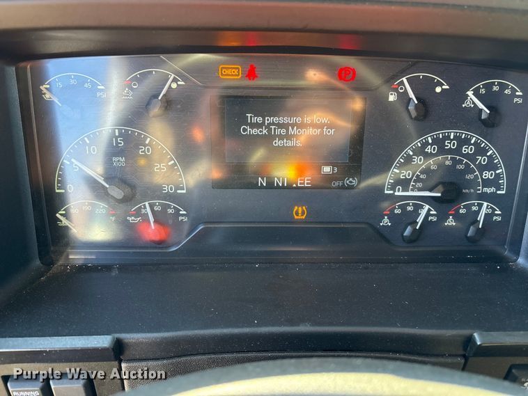 image for item YA0956 2023 Volvo VNL semi truck