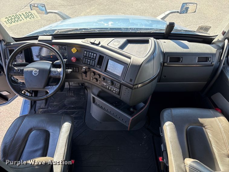 image for item YA0956 2023 Volvo VNL semi truck
