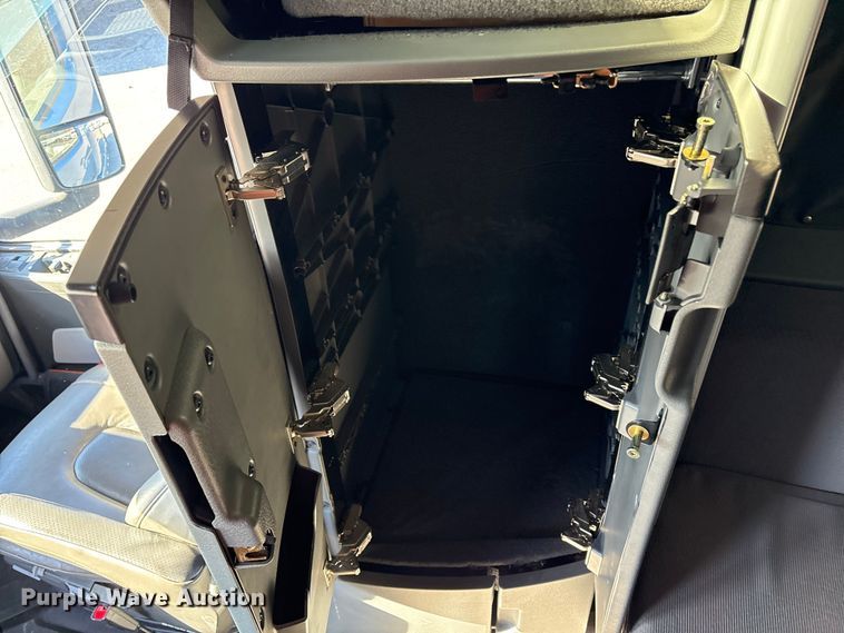 image for item YA0956 2023 Volvo VNL semi truck