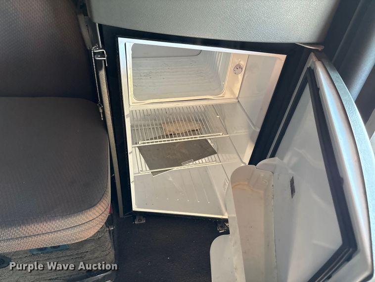 image for item YA0956 2023 Volvo VNL semi truck