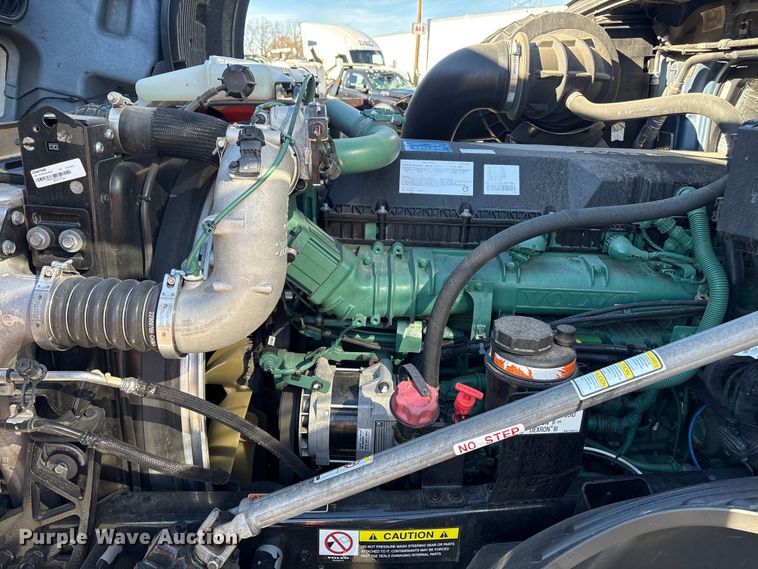 image for item YA0956 2023 Volvo VNL semi truck