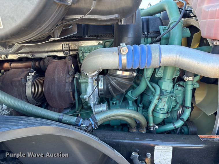 image for item YA0956 2023 Volvo VNL semi truck