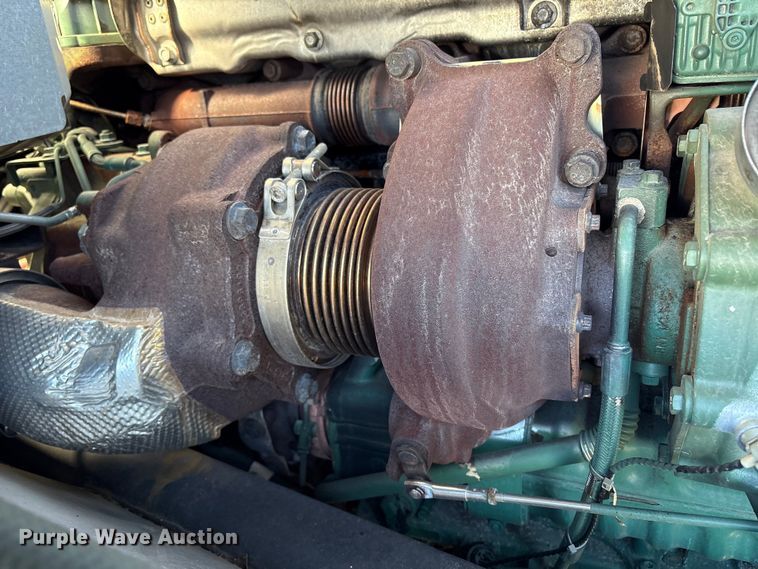 image for item YA0956 2023 Volvo VNL semi truck