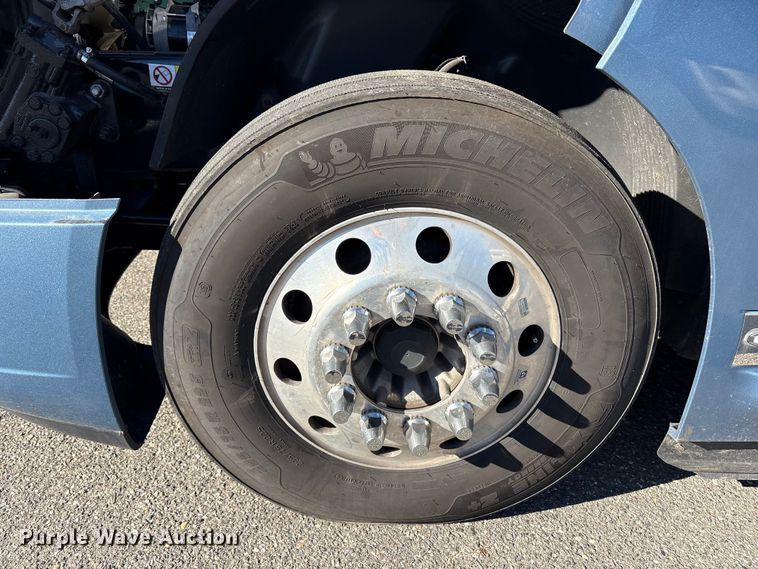 image for item YA0956 2023 Volvo VNL semi truck