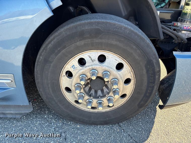 image for item YA0956 2023 Volvo VNL semi truck