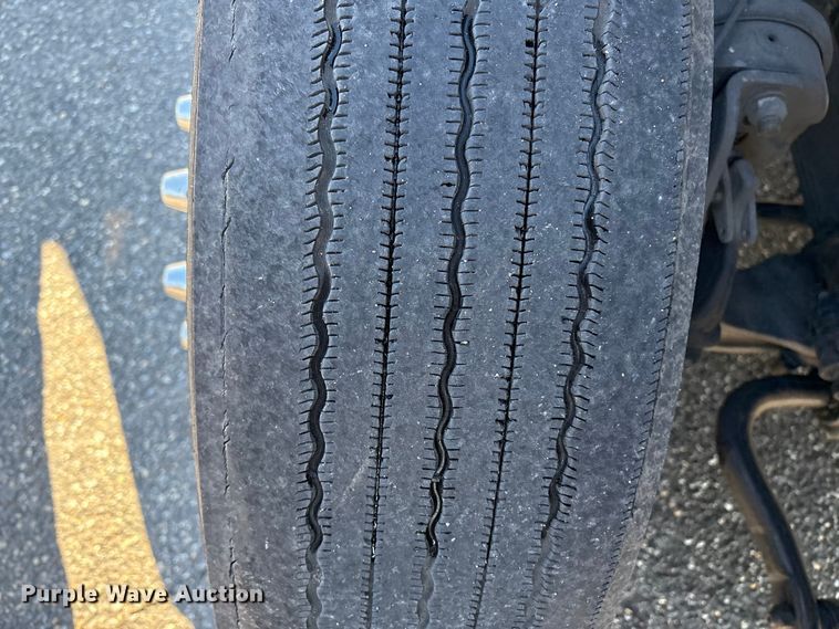 image for item YA0956 2023 Volvo VNL semi truck