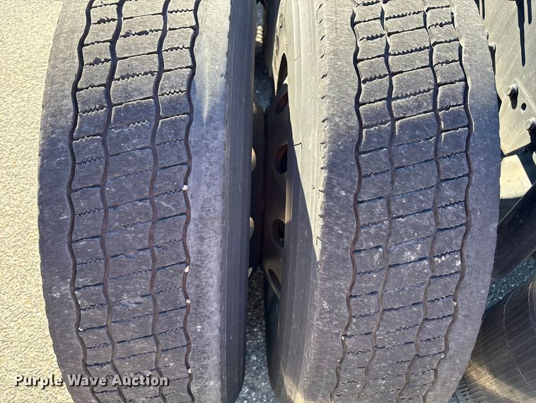 image for item YA0956 2023 Volvo VNL semi truck