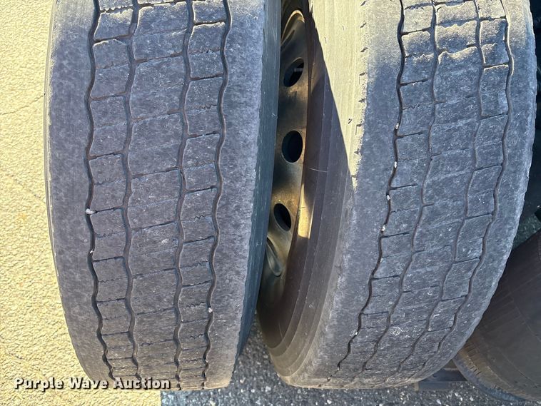 image for item YA0956 2023 Volvo VNL semi truck