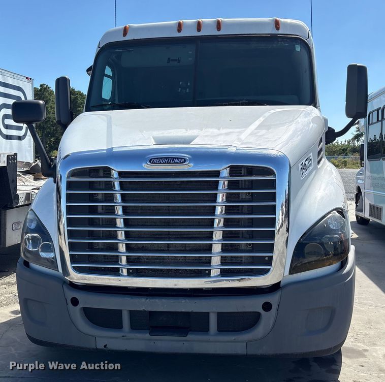 image for item YA0959 2016 Freightliner Cascadia  semi truck