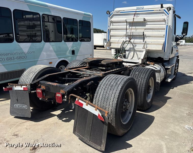 image for item YA0959 2016 Freightliner Cascadia  semi truck