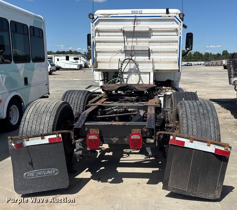 image for item YA0959 2016 Freightliner Cascadia  semi truck