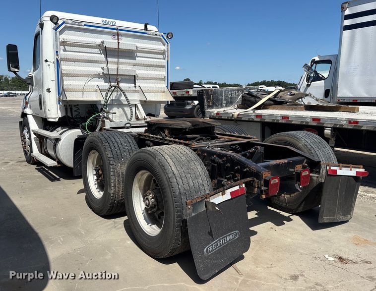 image for item YA0959 2016 Freightliner Cascadia  semi truck