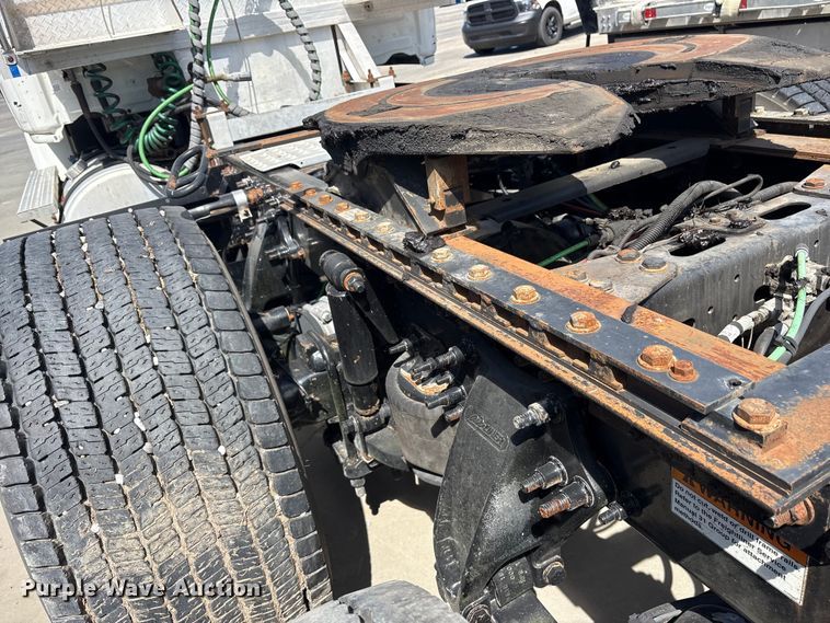 image for item YA0959 2016 Freightliner Cascadia  semi truck