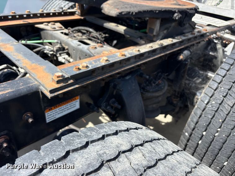 image for item YA0959 2016 Freightliner Cascadia  semi truck