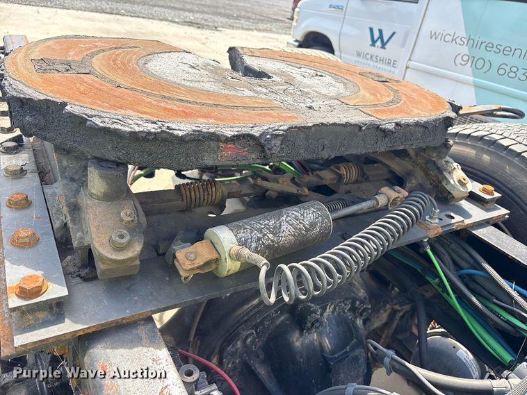 image for item YA0959 2016 Freightliner Cascadia  semi truck