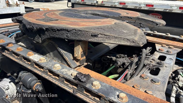 image for item YA0959 2016 Freightliner Cascadia  semi truck