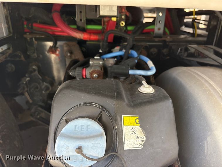 image for item YA0959 2016 Freightliner Cascadia  semi truck