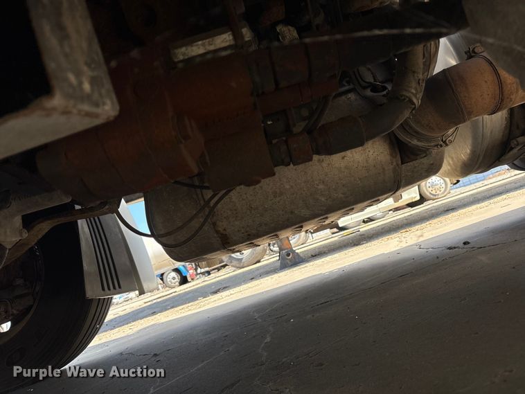 image for item YA0959 2016 Freightliner Cascadia  semi truck